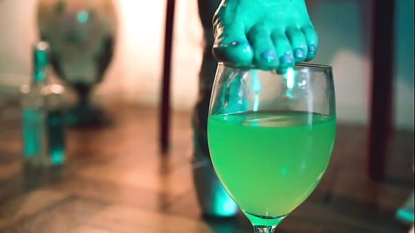 Kinky ballerina cooling her feet 