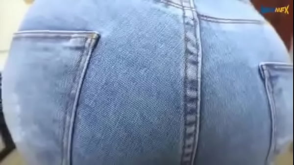 Play MP4 - Farting in tight jeans