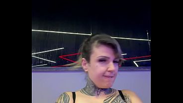 No ano novo fui treinar na academia com vibrador na buceta Amei gozargostosoescorreu pelas_pernas fiquei toda molhada