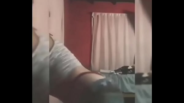 Trola con la tanga al aire