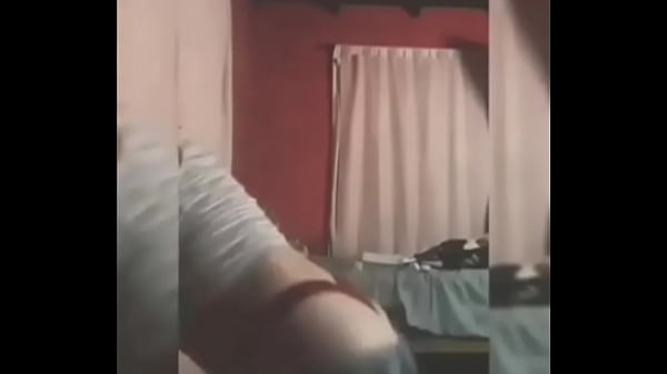 Trola con la tanga al aire 