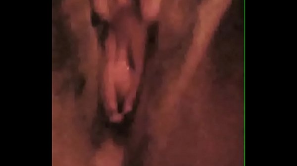 Mi linda esposa masturb&aacute;ndose 