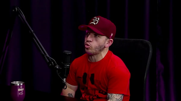 An&atilde;o usa vibrador na buceta da safada ap&oacute;s dizer que ubiu na privada pra comer a mulher no banheiro, n&atilde;o sabe se teria um relacionamento liberal, come&ccedil;ou com um casal - Pitoco (WATCH ON: SHEER/RED) 