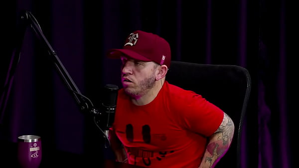 Play MP4 - An&atilde;o usa vibrador na buceta da safada ap&oacute;s dizer que ubiu na privada pra comer a mulher no banheiro&comma; n&atilde;o sabe se teria um relacionamento liberal&comma; come&ccedil;ou com um casal - Pitoco &lpar;WATCH ON&colon; SHEER&sol;RED&rpar;