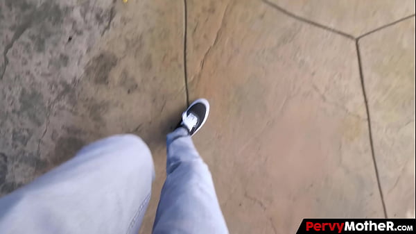 Nonton Horny Mature Housewfe Lures Her Boy With Spicy Videos To His Phone thumbnail