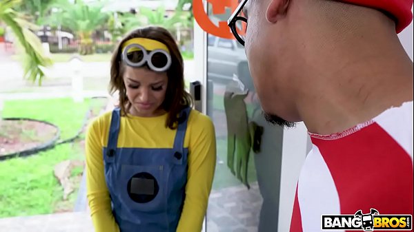 Play MP4 - BANGBROS - Teen Evelyn Stone Gets A Halloween Treat From Bruno