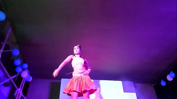 Play MP4 - कलकत्ता में भोजपुरी के सबसे हिट गाने पर हॉट डांस की