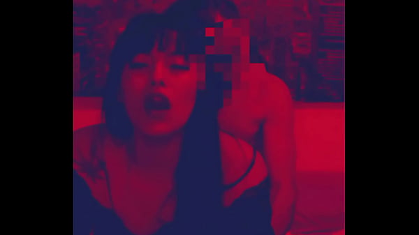 La peque&ntilde;a bluee me pide que le llene su gran culo de leche