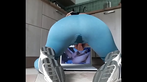 Nonton Rt Penelopa333: Tight Yoga Pants Are The Best Pants To Wet#piss #pee #wetpants #yogapants #pissing #pantswetting thumbnail