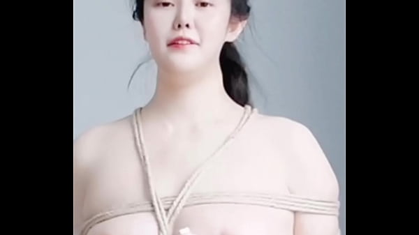 Play MP4 - 享受快乐的惩罚 粗糙麻绳 裸体捆绑 强制高潮 假阳具深喉 捆绑高潮 高潮颜翻白眼 舔高潮射液女性射精 扣乳器 分穴器 阴唇夹 女奴开发