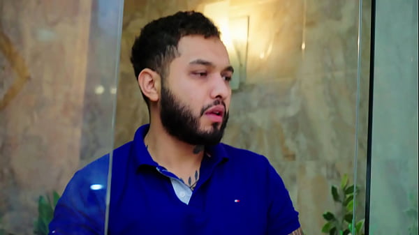 Fanny disfruta de su empleado 