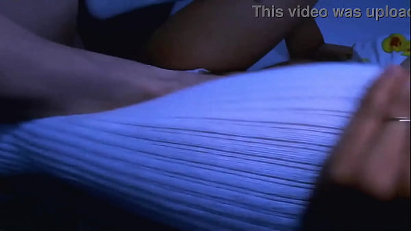 Elchico no podíaresistirse a las tentadoras curvas de la culonavecina_que siempre lo saludaba_amablemente en el pasillo