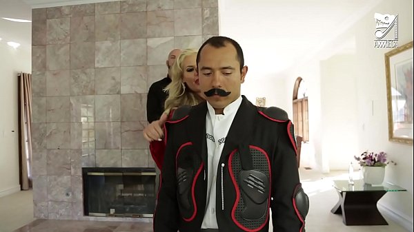 Play MP4 - Phoenix Marie fucks her budyguard