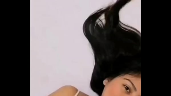 Nonton Cabello Largo Y Hermoso thumbnail