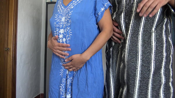 Beurette alg&eacute;rienne musulmane de Marseille cherche des hommes pour baiser sa chatte poilue pendant que son mari est au travail 