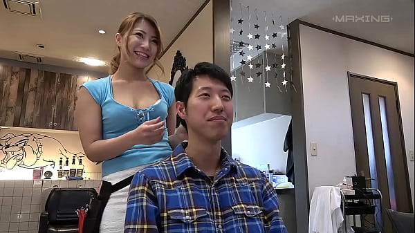 スケベでエッチな事が大好きなハルカは今日も他の店員にバレない様に自分の体を利用した色仕掛けでお客を誘惑！ thumbnail