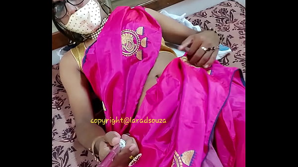 Play MP4 - indian crossdresser model Lara D'Souza sexy video in saree