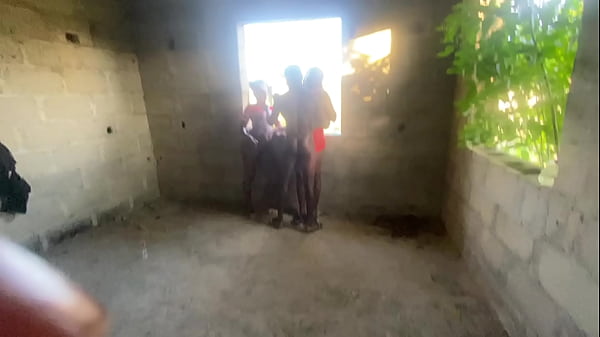 Nonton Husband Fucking His Wife And His Side Chick Inside Uncompleted Building thumbnail
