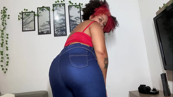 Bbw farting beauty in blue jeans 