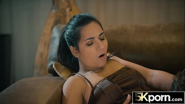 Play MP4 - 5KPORN TIght Italian Babe Moona Snake