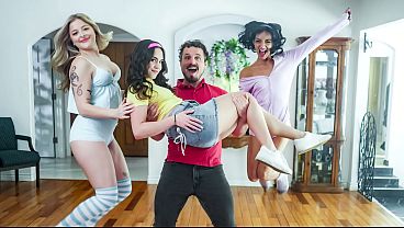 Perv Teaches Teens How Money Works - Jill Taylor, Daisy Pheonix, Laynee James, Robby Apples