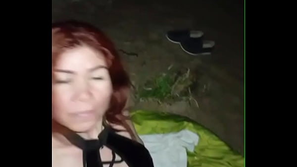 Maduracon tetas naturales sexy es follada en_la vía_pública