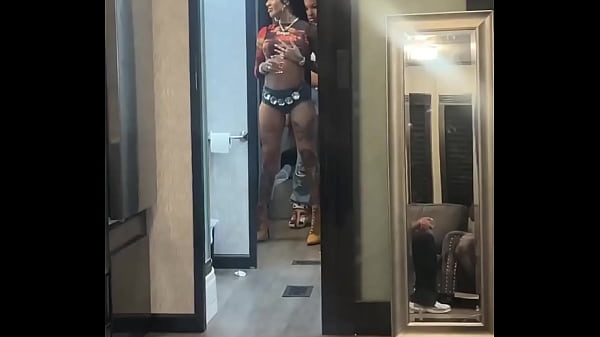 Nonton Glorilla thumbnail