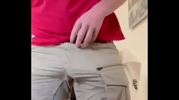 Zerschneiden von Klamotten undwixxen_im Büro