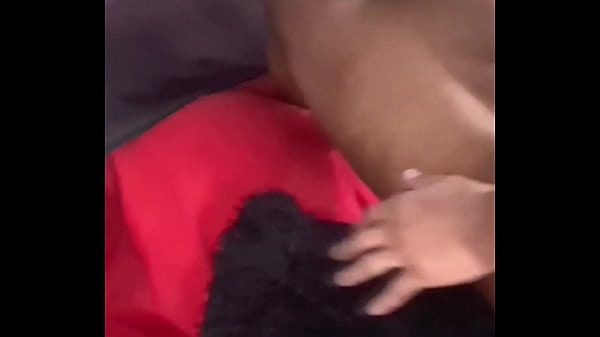 Devagar no meu cuzinho apertadinho eu nunca dei o cu 