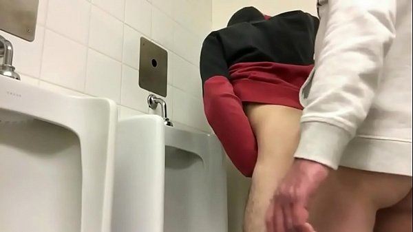Play MP4 - Have sex in a public toilet