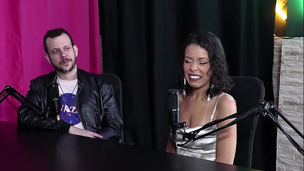 Um dos_fetiches_era ter_o dedo_chupado_enquanto_fodia a_buceta_e o outro era passar o bife no corpo nu_Espuleta_e Himeros Mansion SHEER_RED