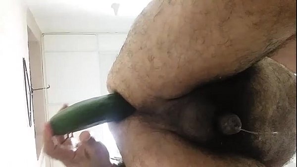 Play MP4 - suavemente entra pepino en mi culo