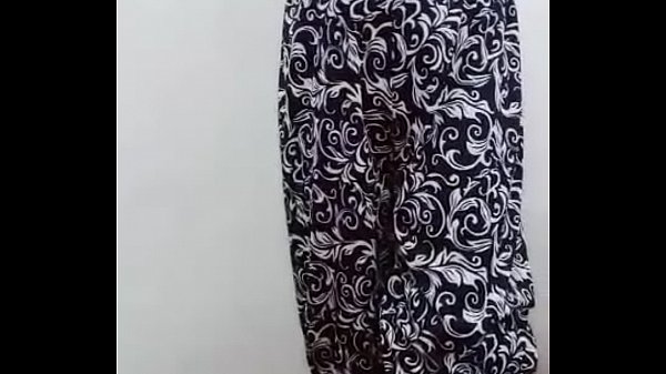 साबून से नहाती हुई भाभी ने खुद अपनाmms बनाया