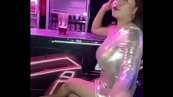 Play MP4 - &excl;Ando de pary y cachonda se me acerca este bombo y me folla en el ba&ntilde;o de hombres casi nos cachan&iexcl;&iexcl;