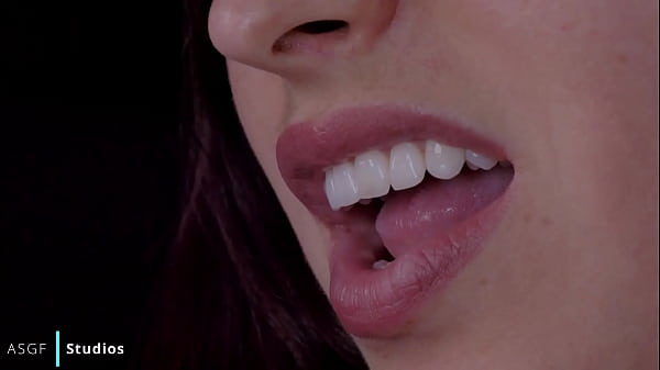 Play MP4 - Karly Mouth Test