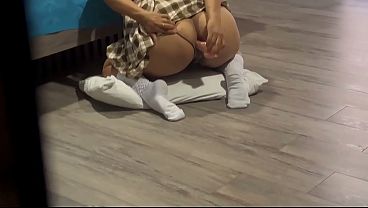 Encuentro A Mi Hijastra De Trasero Enorme Con Su Uniforme Escolar Metiendo Un Dildo En Su Culo thumbnail