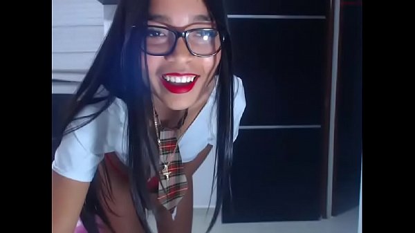 colegiada lentes bailando 