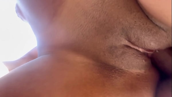 Play MP4 - Novinha de 18 anos casada perde o celular e vazam v&iacute;deos transando na praia do recreio