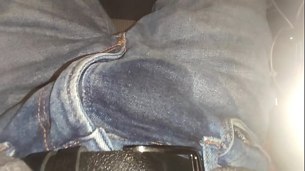 Play MP4 - Peeing in my car attempt3
