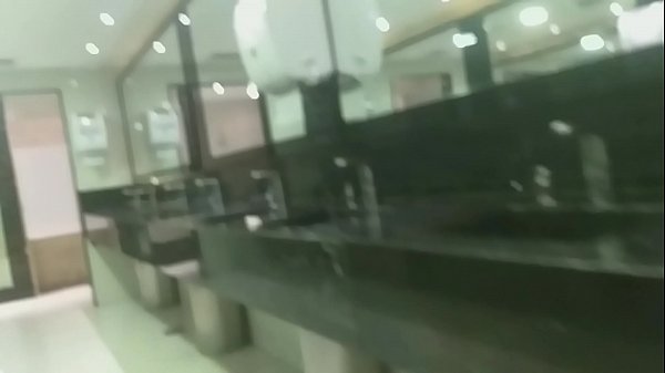 Encontrei_um amigo no shopping e dei para_o irmão dele. Veja mais em xv red