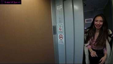 Nonton Wrapped In A Towel After An Elevator Encounter, She Seduces A Stranger In His Hotel Room thumbnail