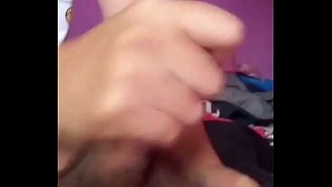 Que rico me lo apreta lo mama y se sube es una reyna en el sexo