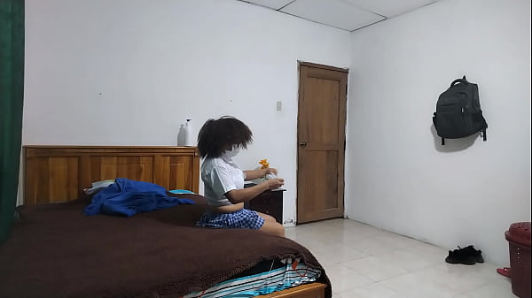 Play MP4 - "Madura Irresistible&colon; Desfile de Encanto y Sensualidad en Falda Sexy"