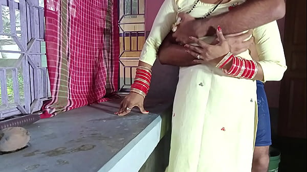 Play MP4 - मालकिन की जवान बड़ी बेटी को किचन स्टैंड पर चोदा