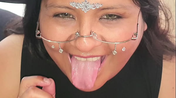 Play MP4 - Belly and swallow for halloween