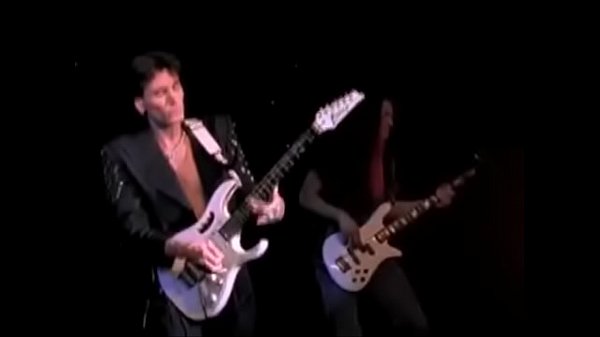 skinny manfingered a little whiteladie till d