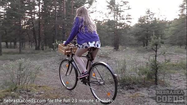Play MP4 - areana fox back riding her bike nude masturbating in the forest