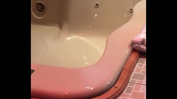 Nonton Taking A Peaceful Bath thumbnail