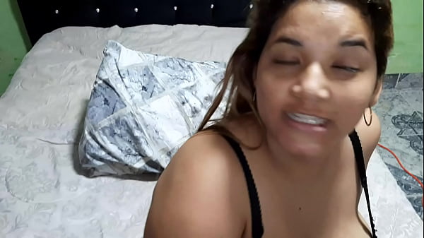 Play MP4 - La encuentro masturbandose y me hace una deliciosa mamada