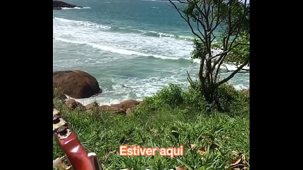 Cantor mostrando seu talento 